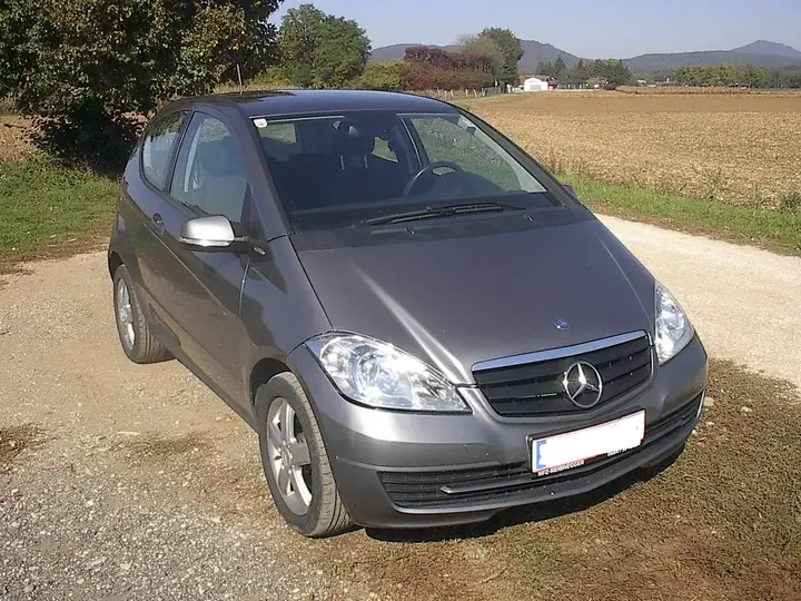 Mercedes-Benz A-Class 2009 photo 2