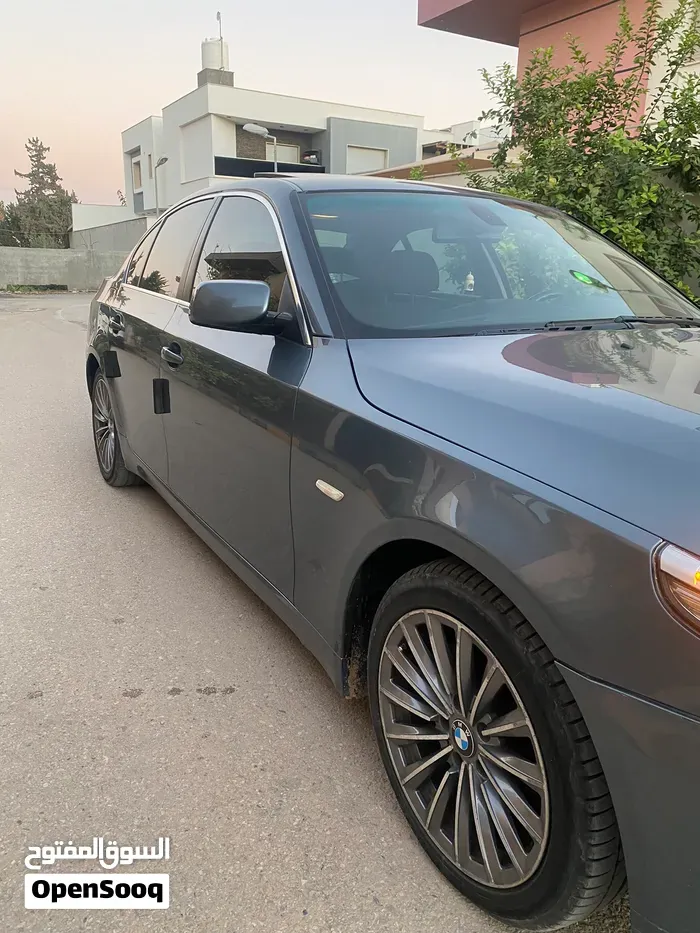 BMW 5 Series 2009 photo 2