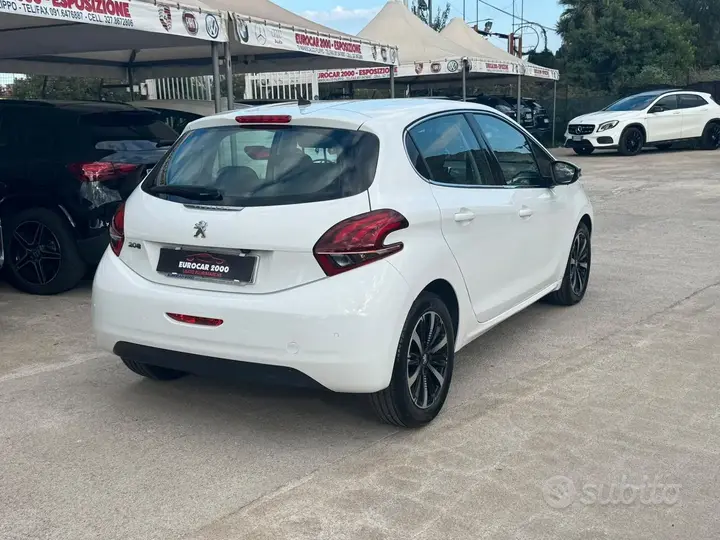 Peugeot 208 2016 photo 5