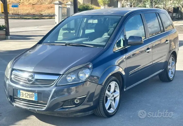Opel Zafira 2010 photo 2