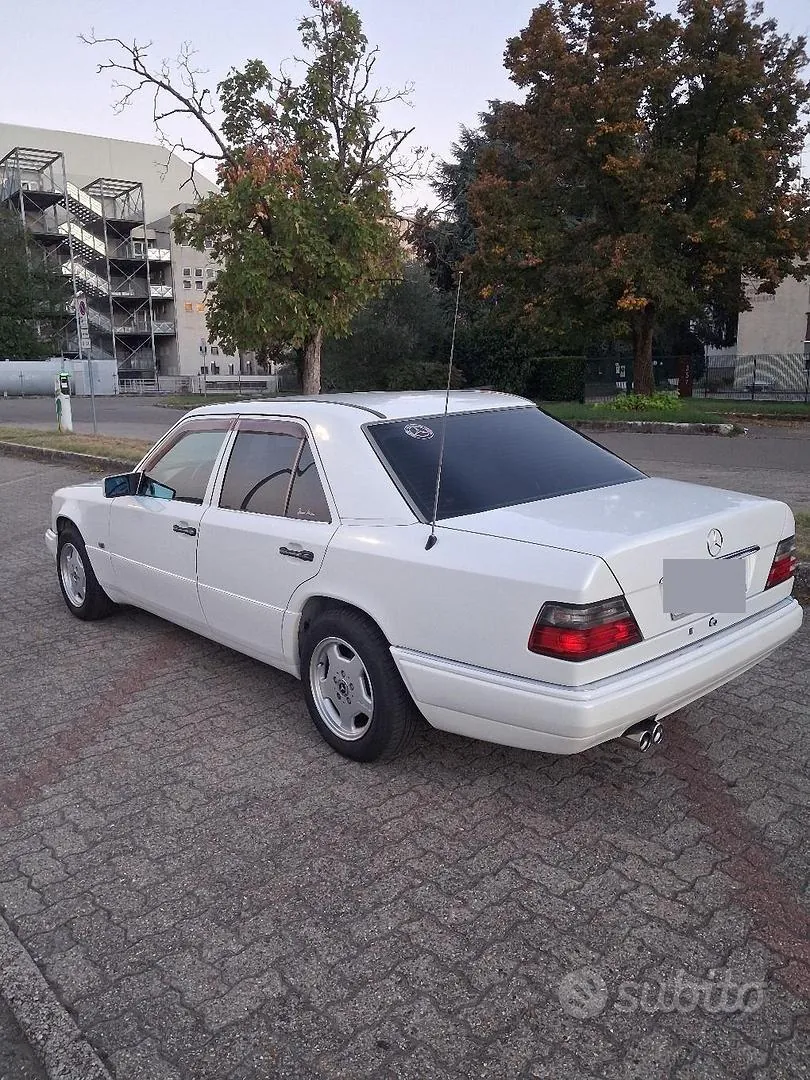 Mercedes-Benz 2000