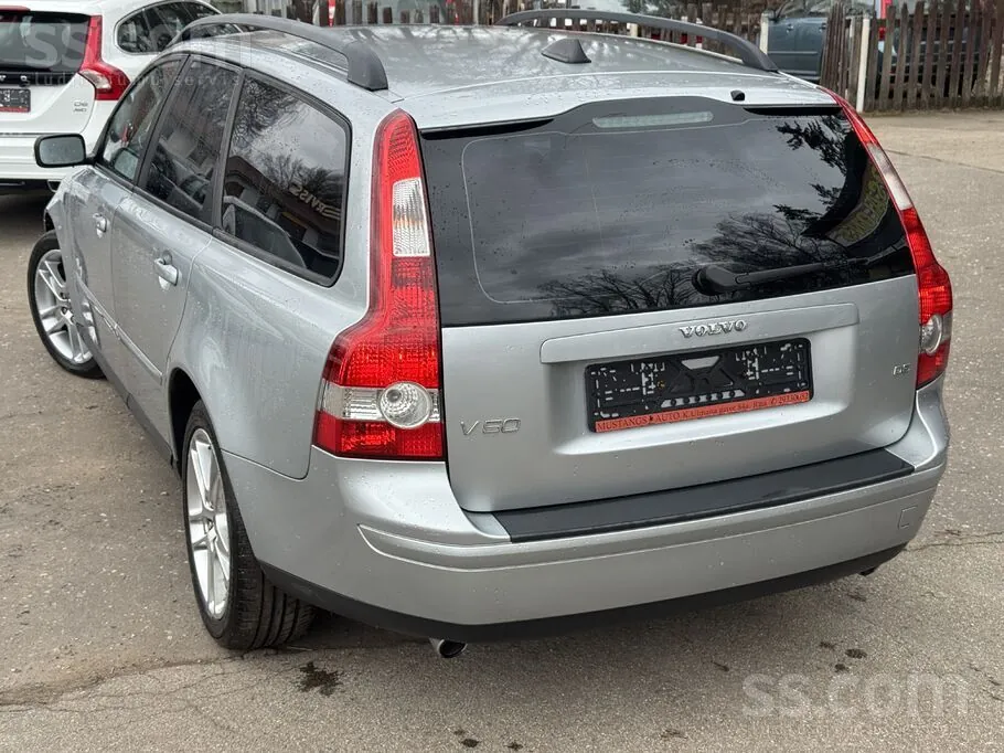 Volvo V50 2006 photo 2