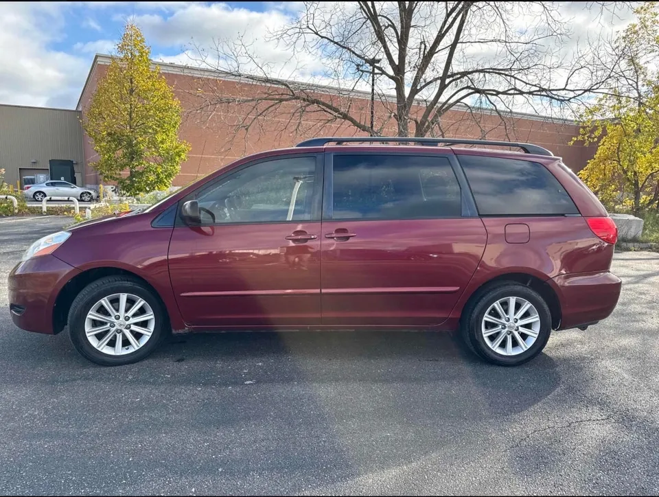 Toyota Sienna 2008 photo 2