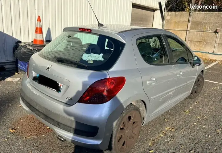 Peugeot 207 2007 photo 2