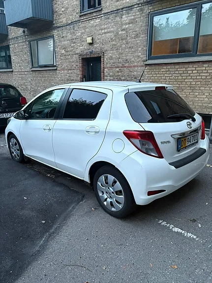 Toyota Yaris 2011 photo 4