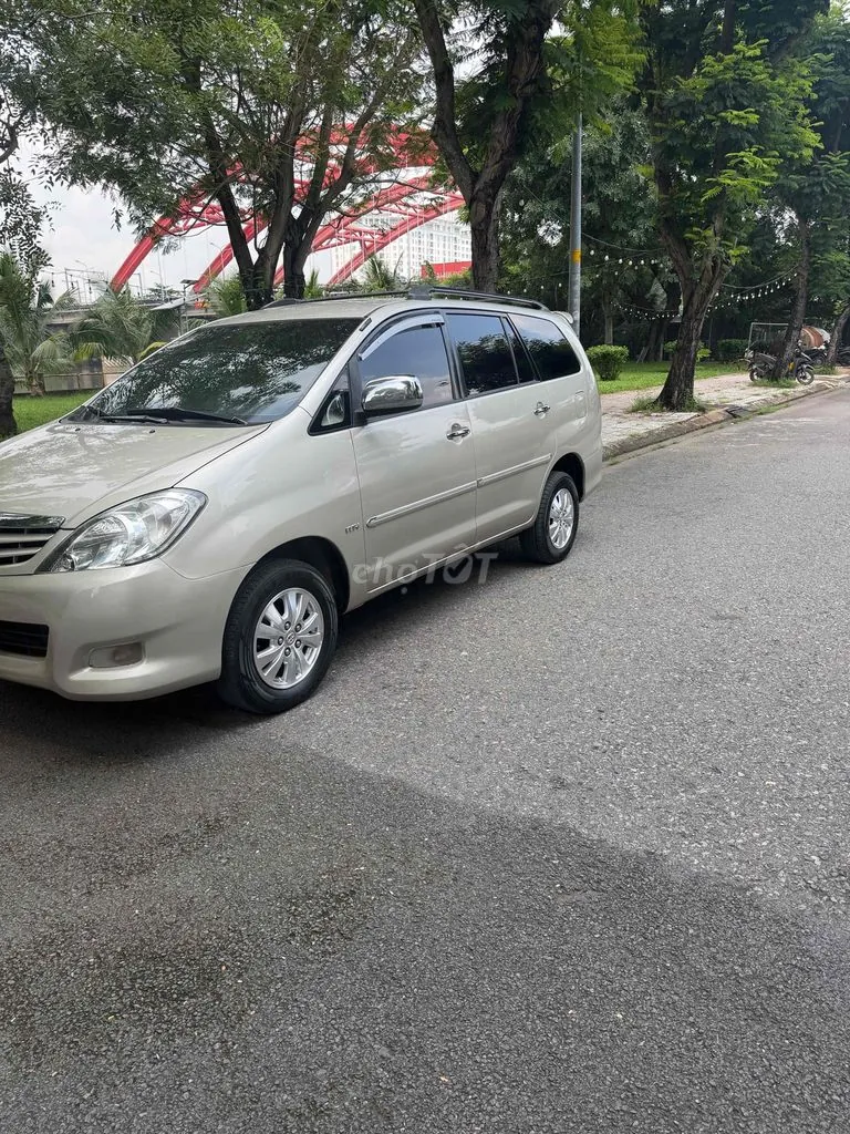 Toyota Innova 2009 photo 2