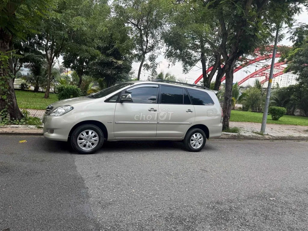 Toyota Innova 2009 photo 3