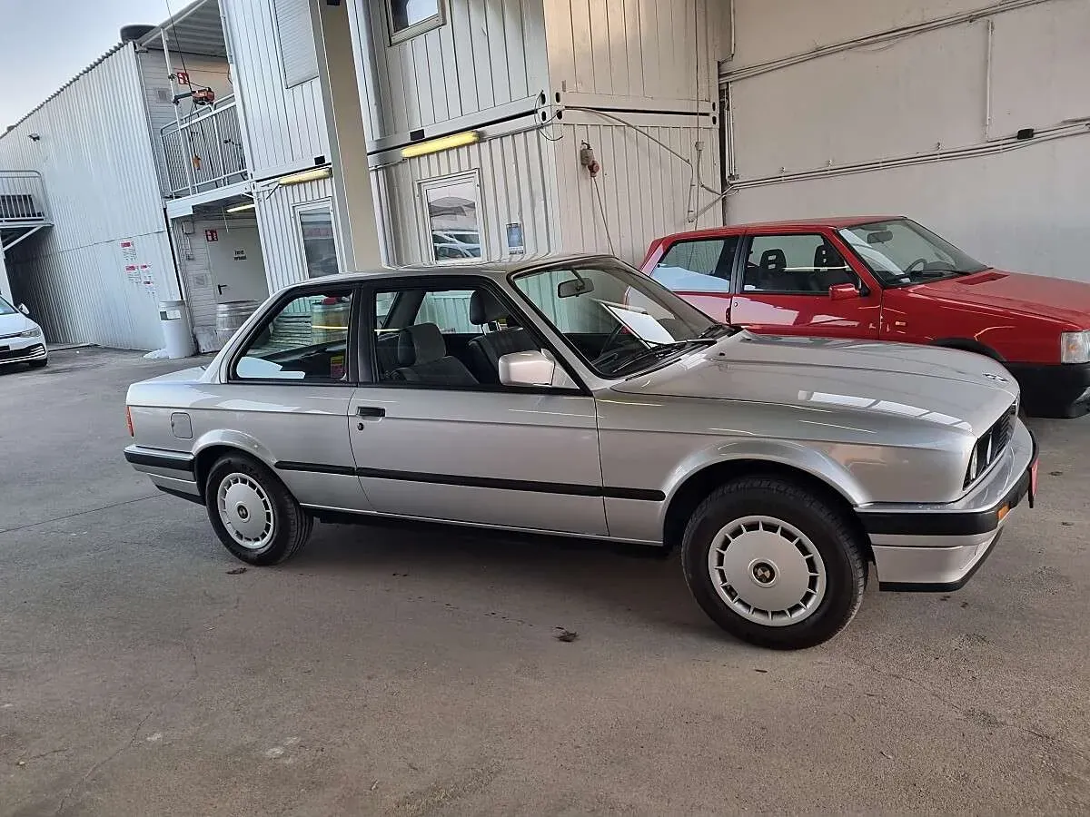 BMW 3 Series 1990 photo 4