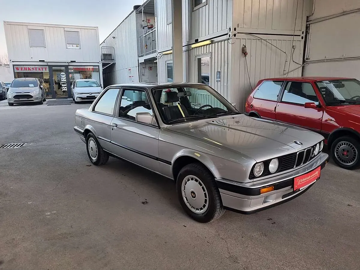 BMW 3 Series 1990 photo 3