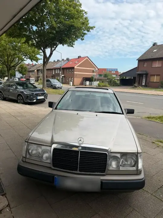 Mercedes-Benz W124