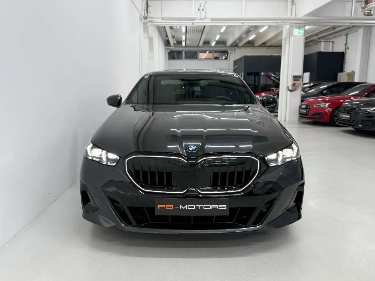 BMW 5 Series 2025 photo 3