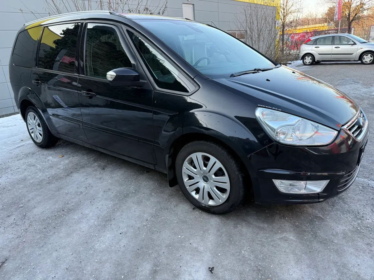 Ford Galaxy 2011 photo 2