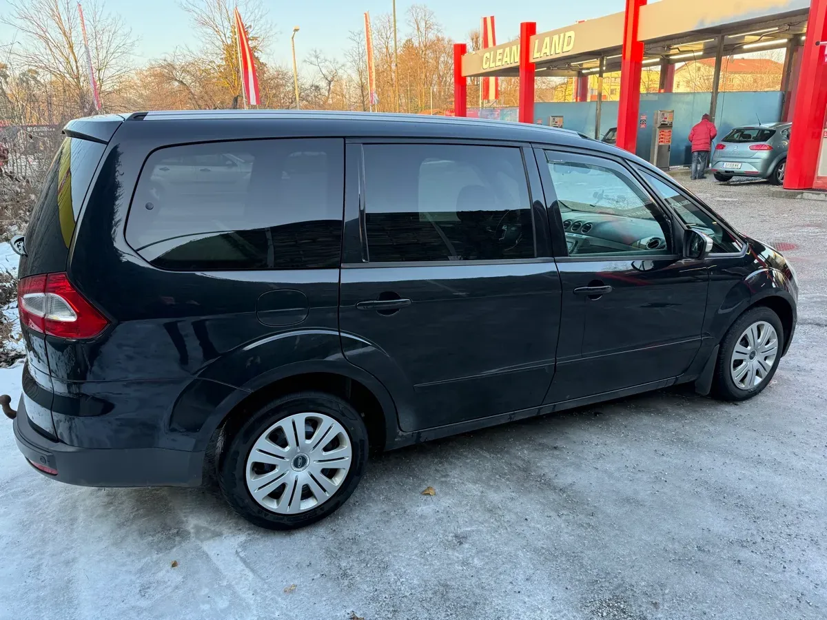 Ford Galaxy 2011 photo 3