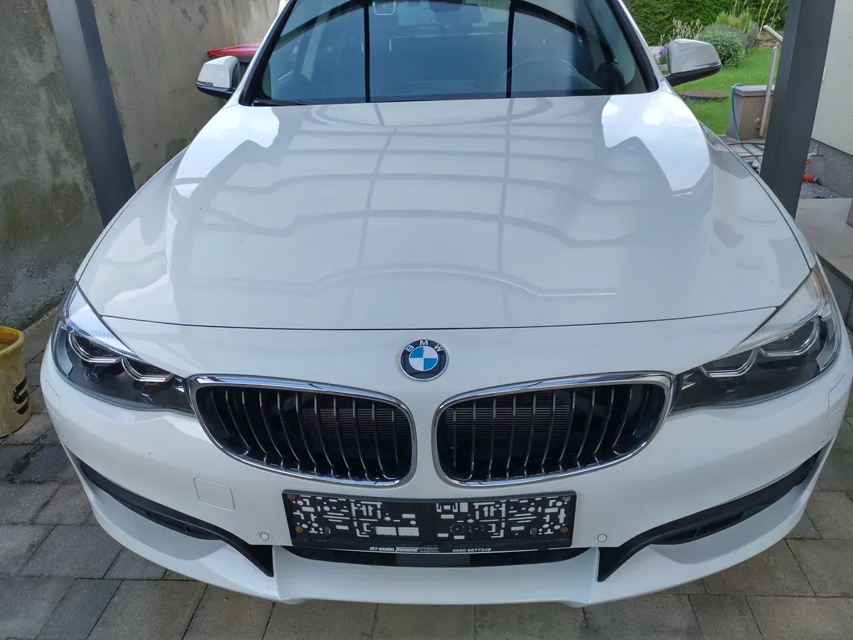 BMW 3 Series 2018 photo 2
