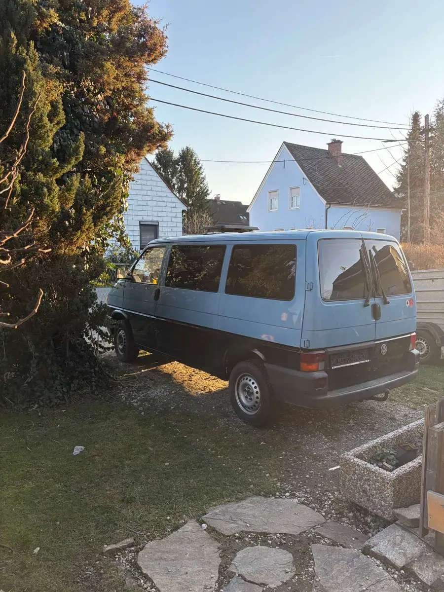 Volkswagen T4 1998 photo 2