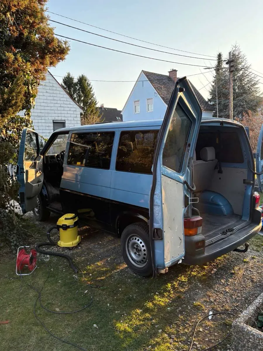 Volkswagen T4 1998 photo 3