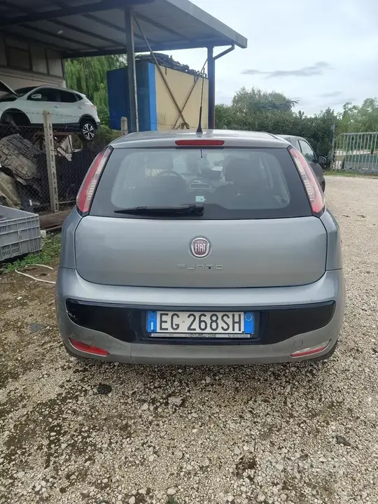 Fiat Punto 2011 photo 2