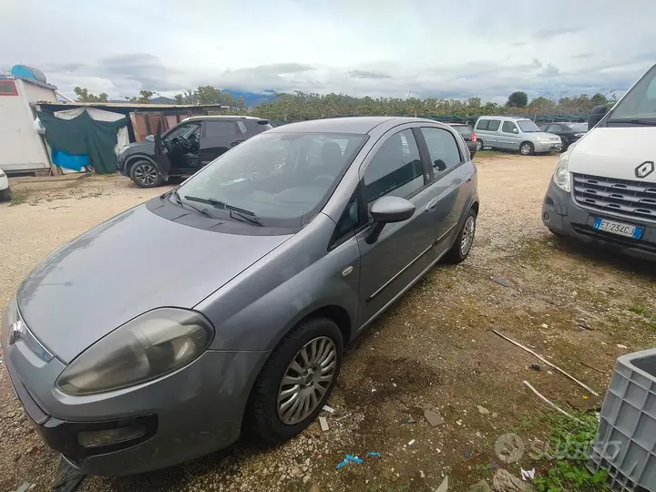 Fiat Punto 2011 photo 3