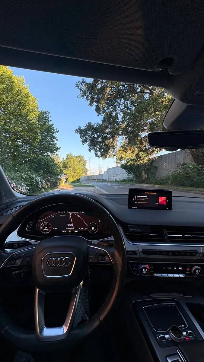 Audi Q7 2015 photo 2
