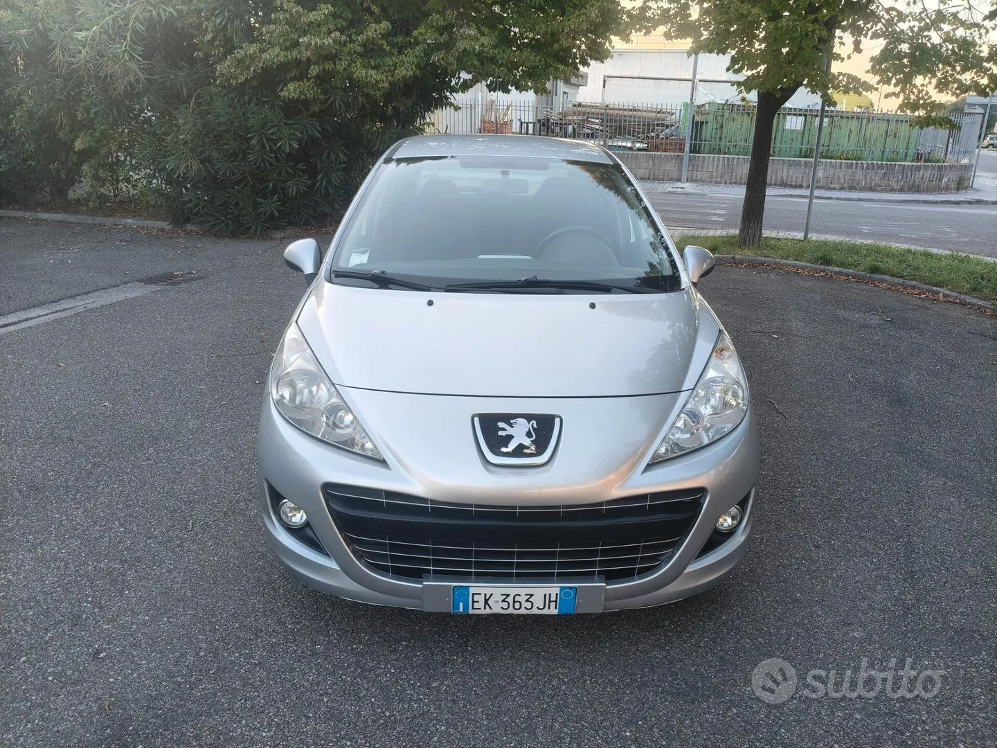 Peugeot 207 2011 photo 2