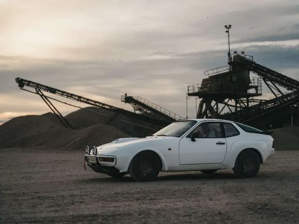 Porsche 924 1977 photo 2