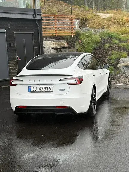 Tesla Model 3 2024 photo 4