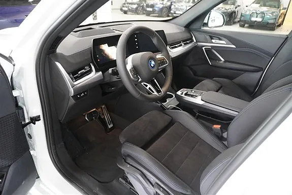 BMW Ix1 2026 photo 2