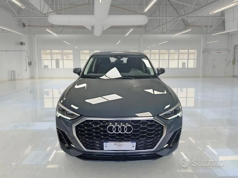 Audi Q3 2023 photo 2