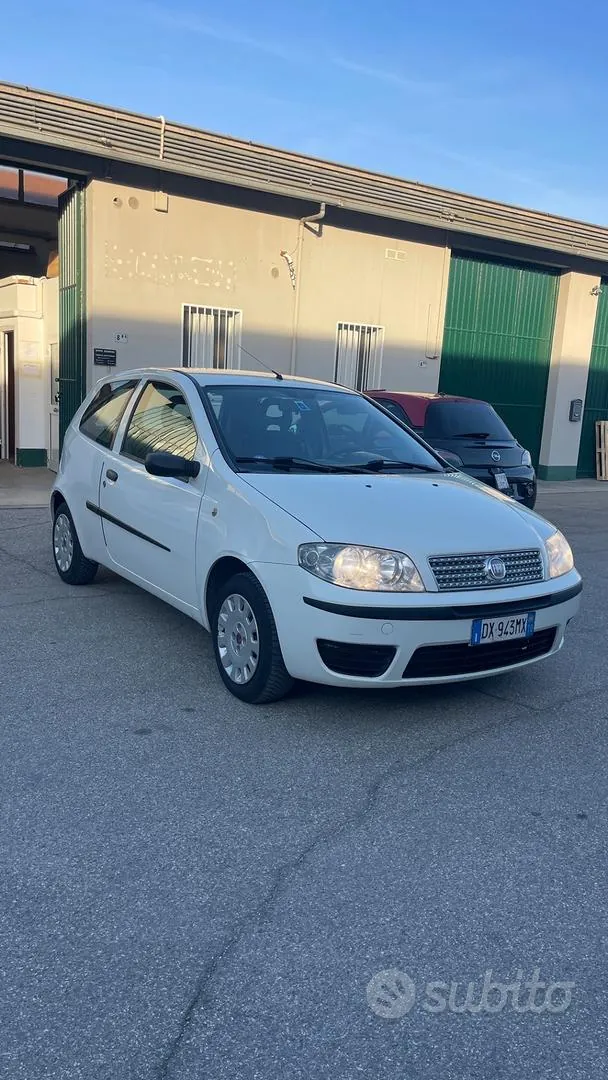 Fiat Punto 2009 photo 2