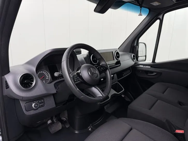Mercedes-Benz Sprinter 2024 photo 3