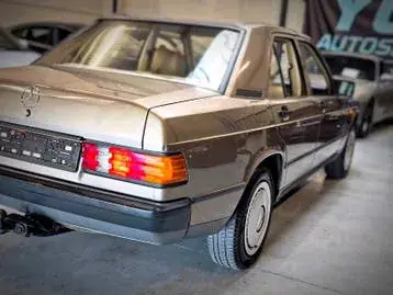 Mercedes-Benz 190E 1987 photo 3