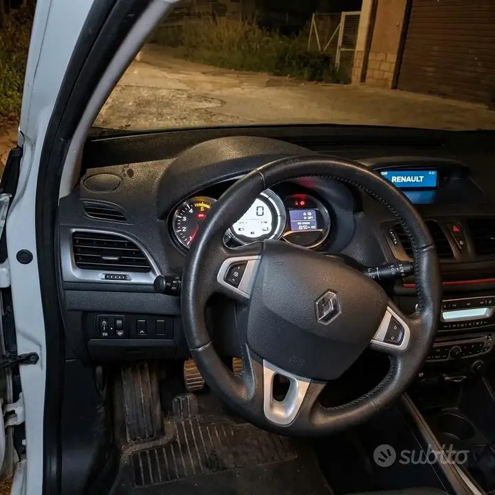 Renault Megane 2012 photo 2