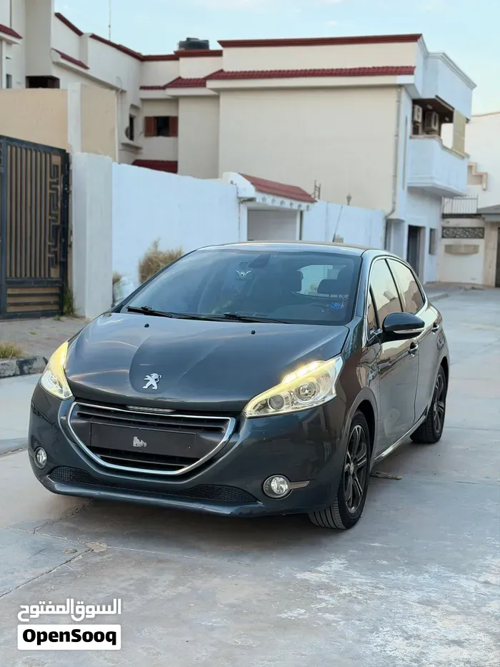 Peugeot 208 2014 photo 2