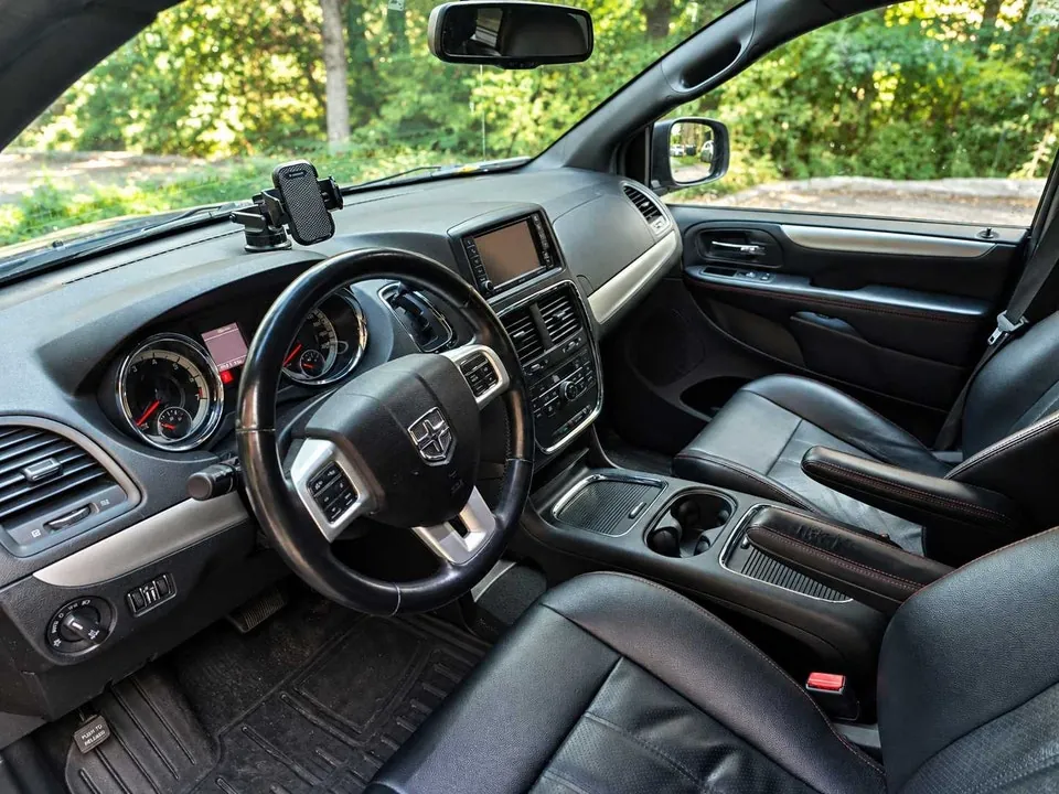 Dodge Grand Caravan 2017 photo 3