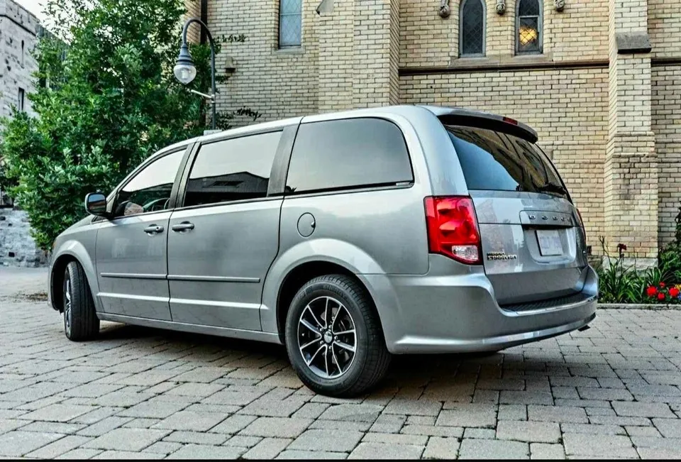 Dodge Grand Caravan 2017 photo 2
