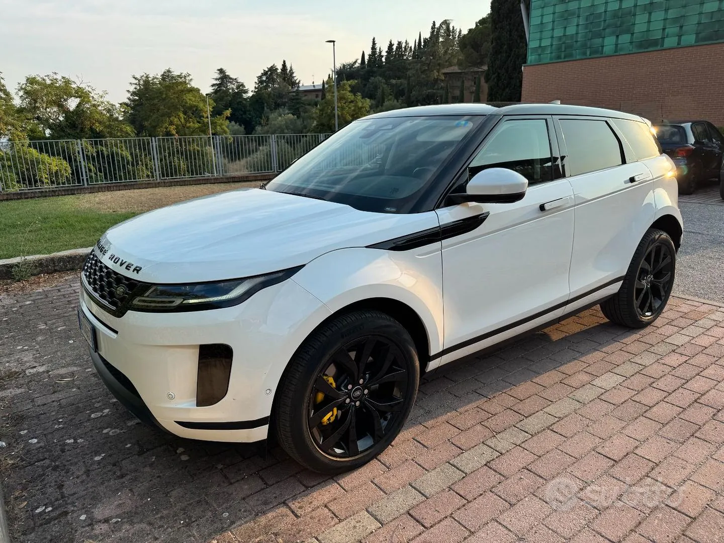 Land Rover Range Rover Evoque 2021 photo 2
