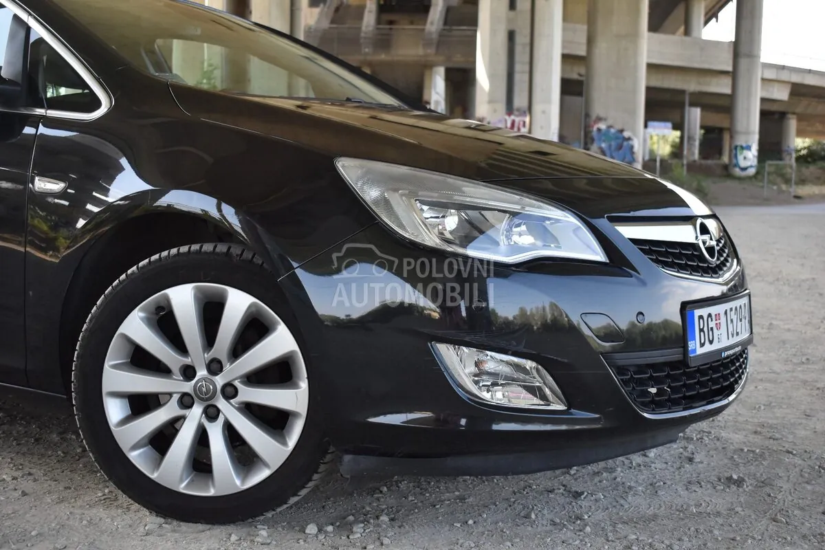 Opel Astra J 2011 photo 4