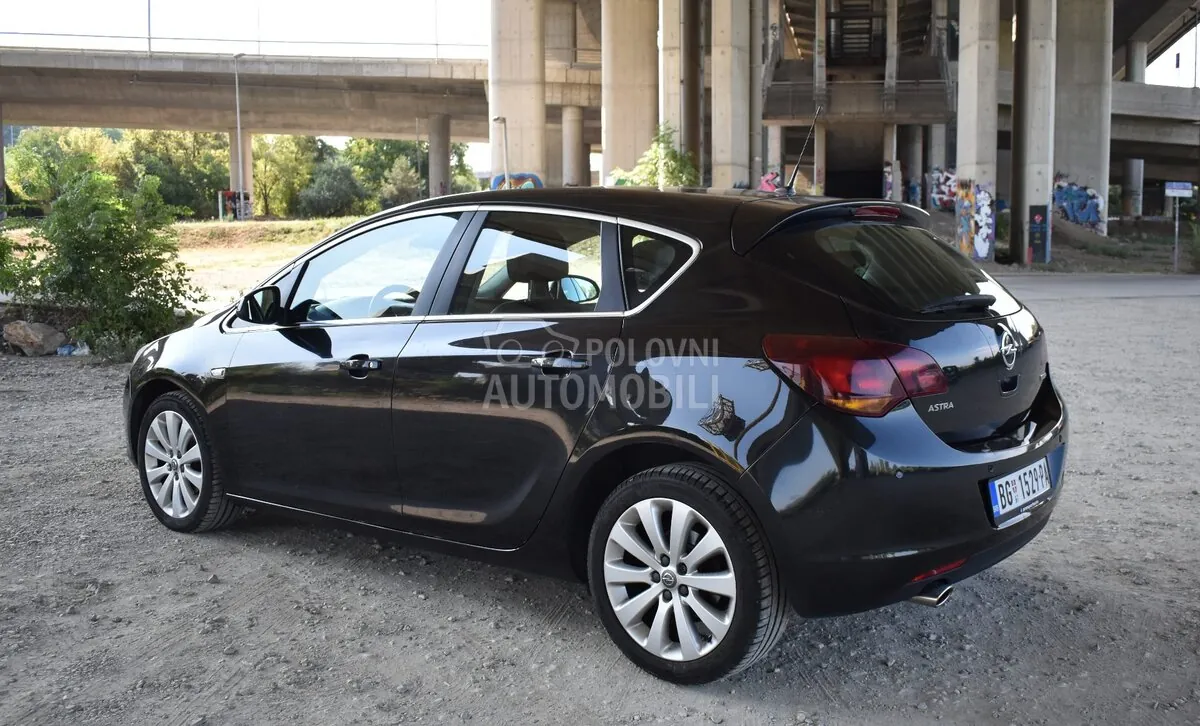 Opel Astra J 2011 photo 5