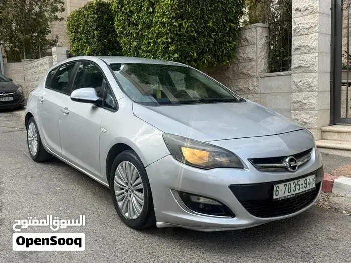 Opel Astra 2013 photo 4