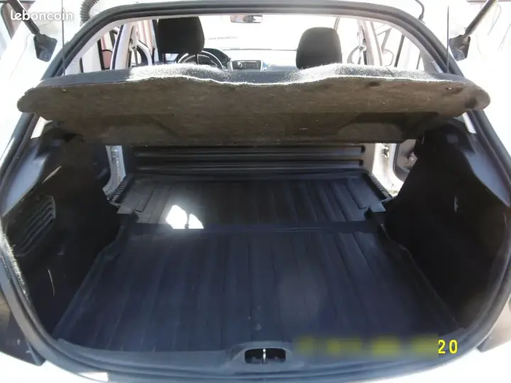 Peugeot 208 2016 photo 2