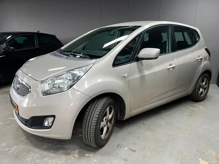 Kia Venga 2010 photo 3