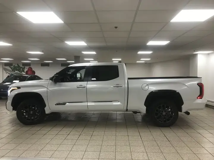Toyota Tundra 2026 photo 3