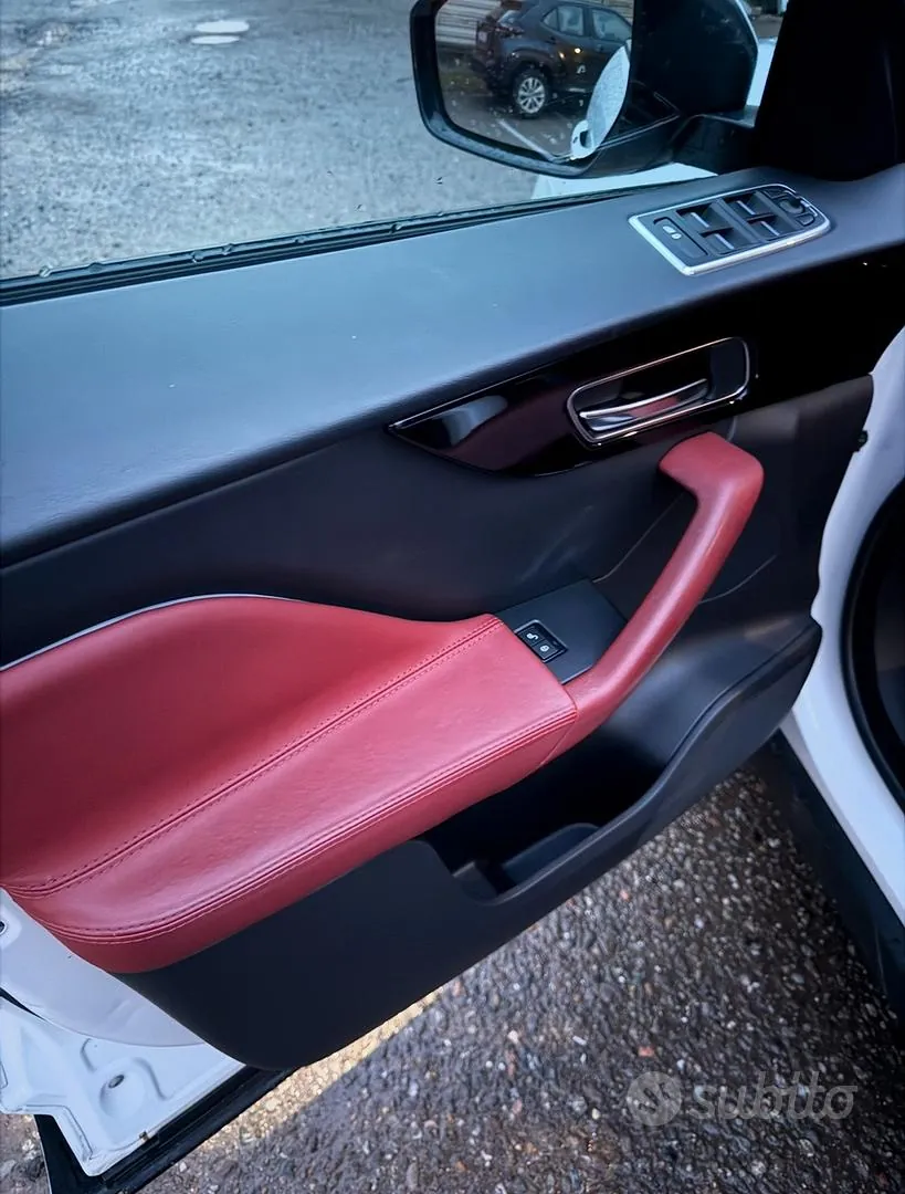Jaguar F-Pace 2017 photo 5