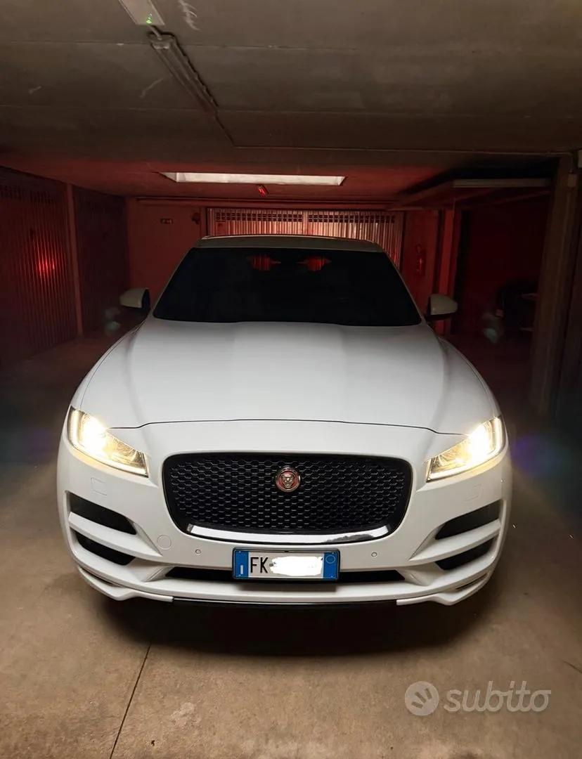 Jaguar F-Pace 2017 photo 2