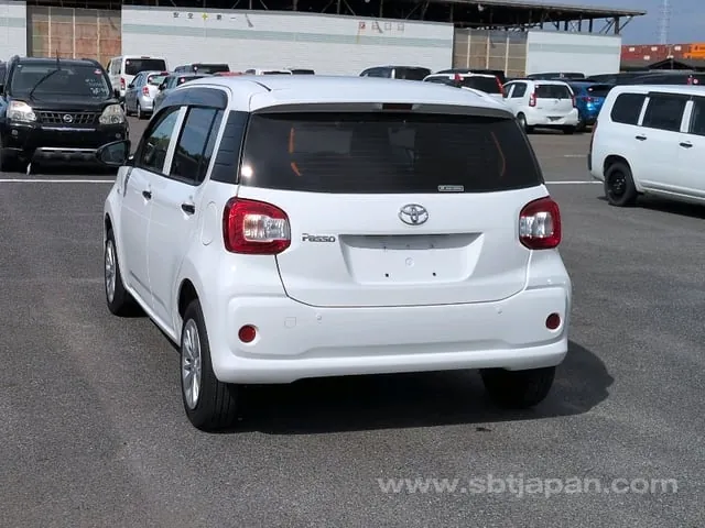 Toyota Passo X S 2018 photo 3