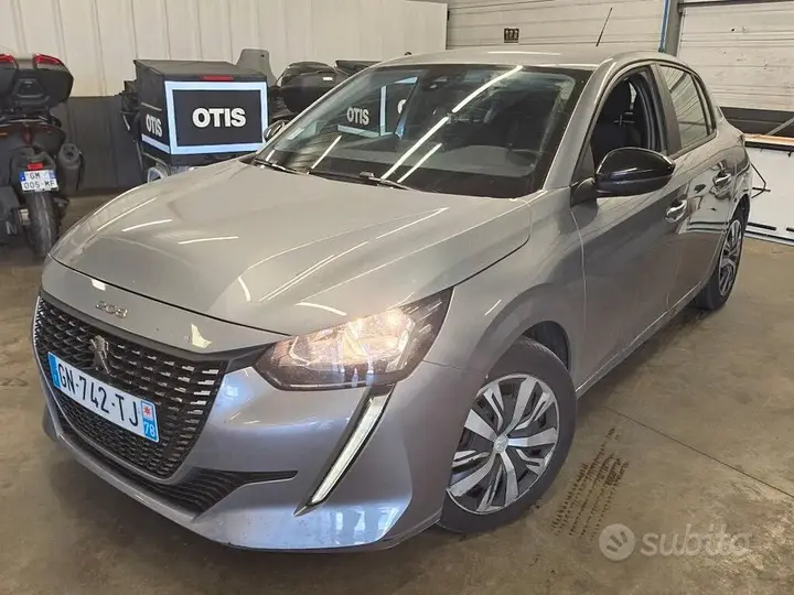 Peugeot 208 2023 photo 2