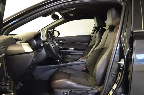 Toyota C-Hr 2017 photo 2