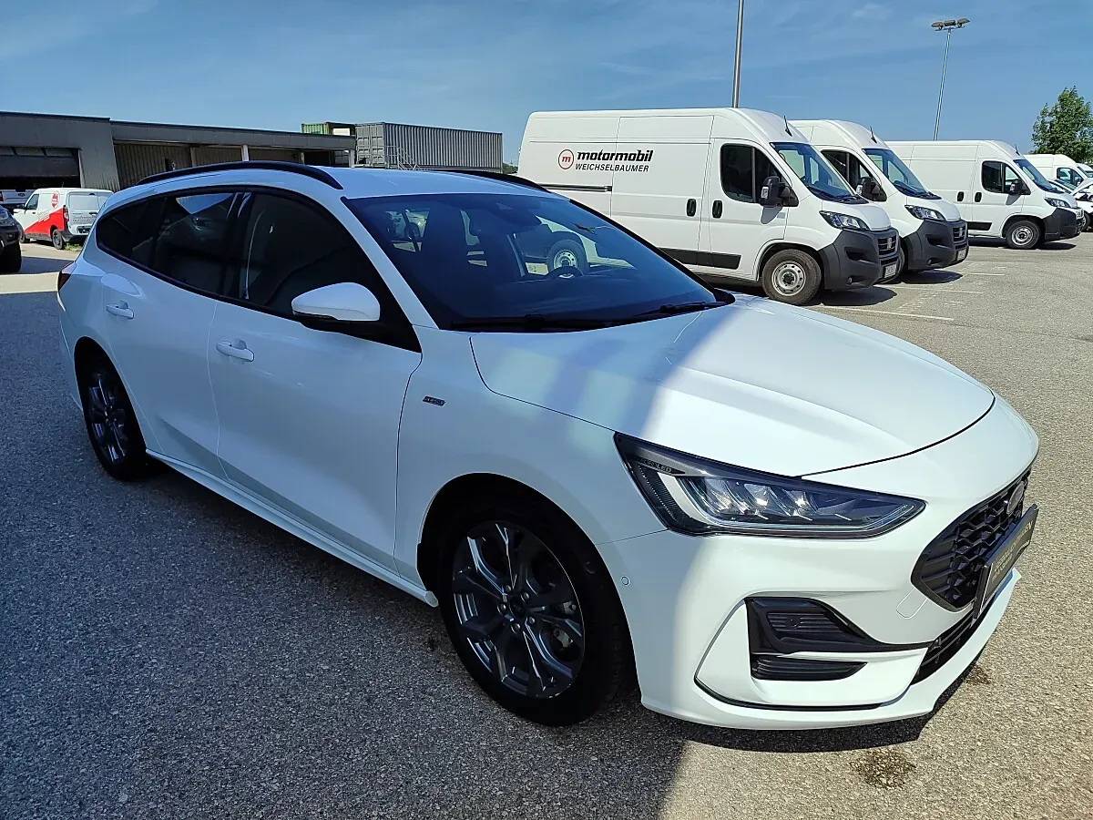Ford Focus 2023 photo 2