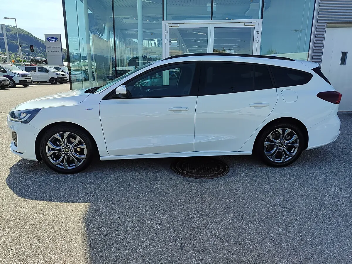 Ford Focus 2023 photo 3