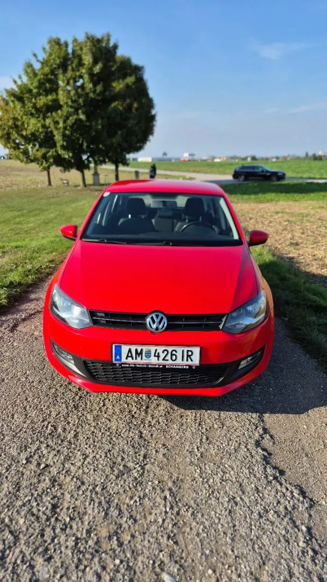Volkswagen Polo 2011 photo 2